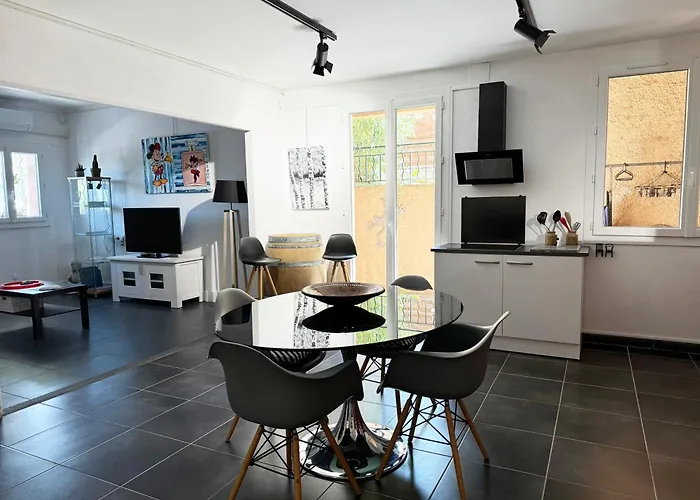 Holiday home Dormez Chez Artiste Peintre *